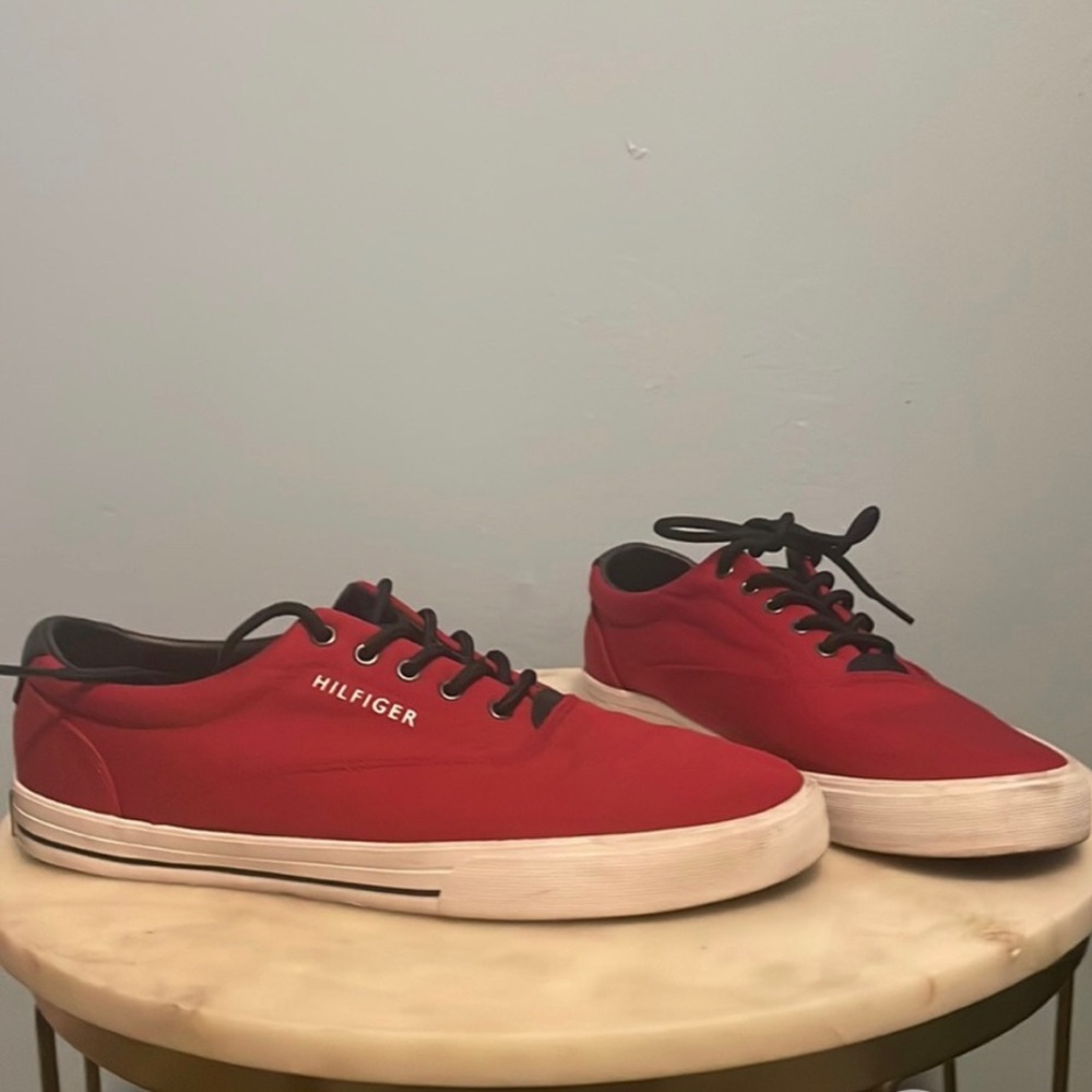 Red Men’s Tommy Hilfiger Skips Size 9.5